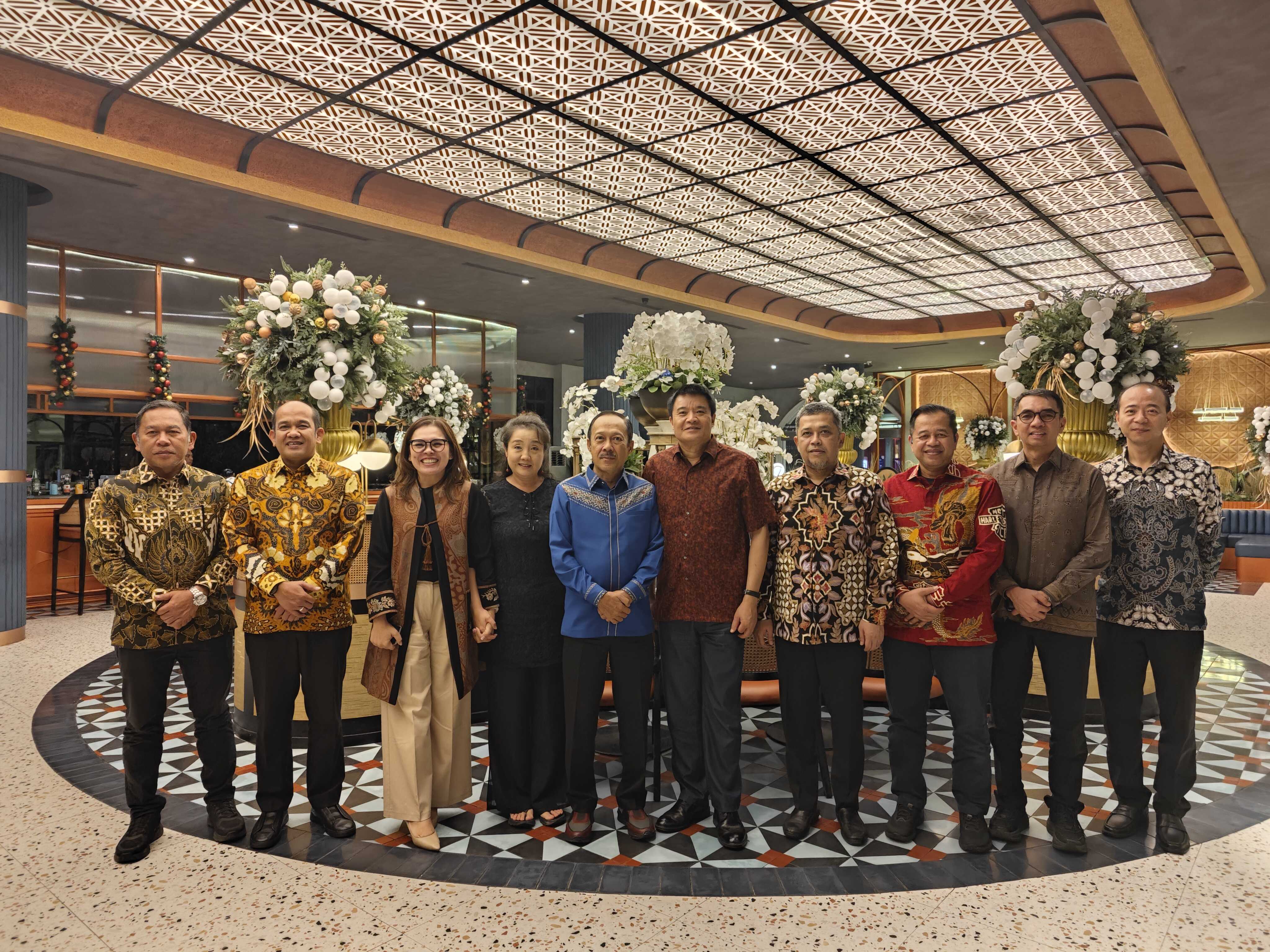 法蒂前往乌拉圭参加阿劳霍的婚礼，并参观了乌拉圭国家队主场的简单介绍