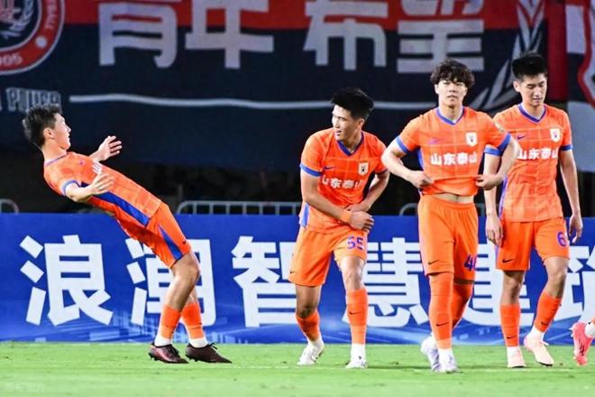 包含26岁国脚遭弃真相：韩鹏宁用36岁郑铮，泰山年轻化变成选择性换血的词条